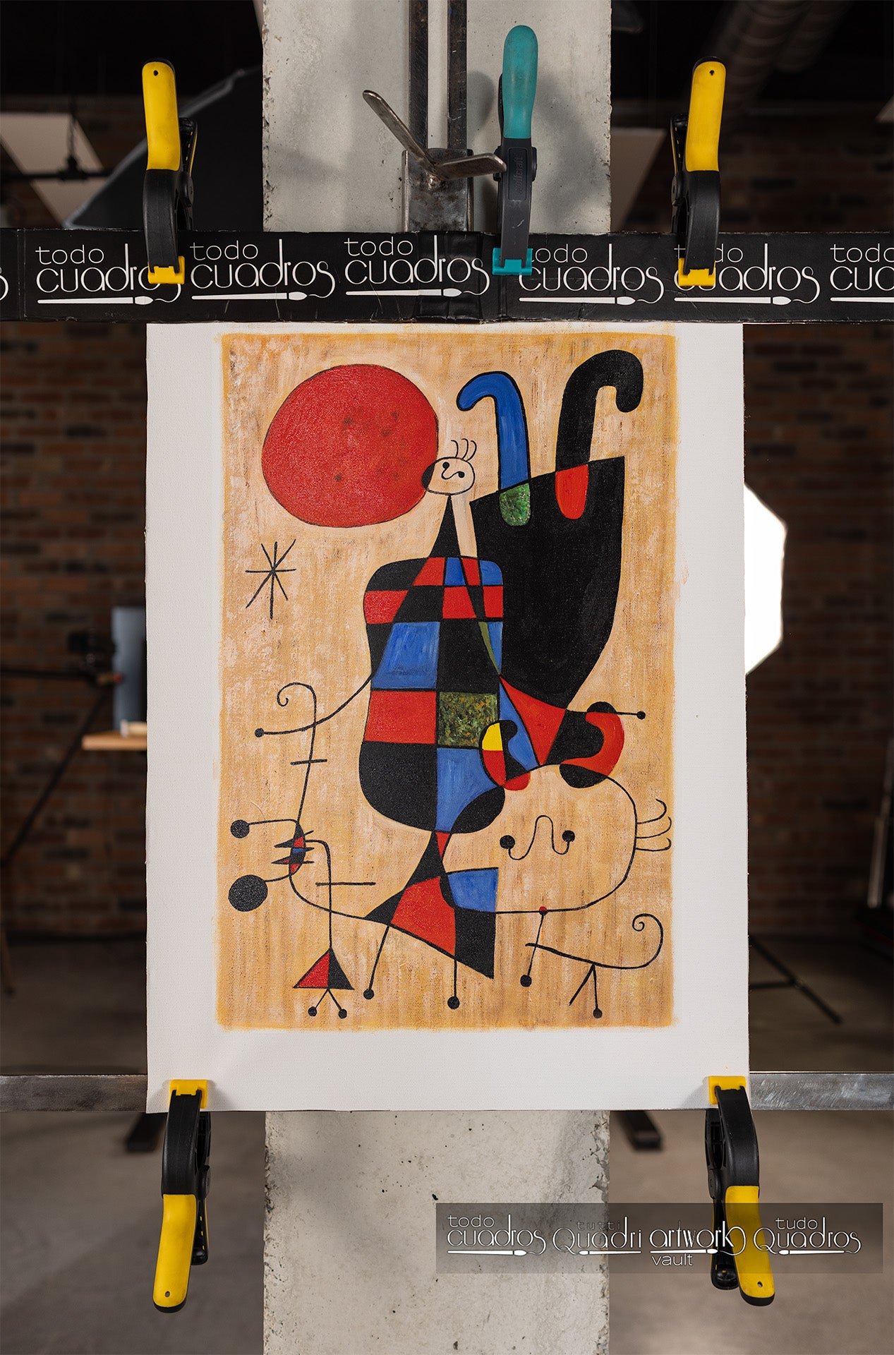 Personnages et un chien devant le soleil, Miró